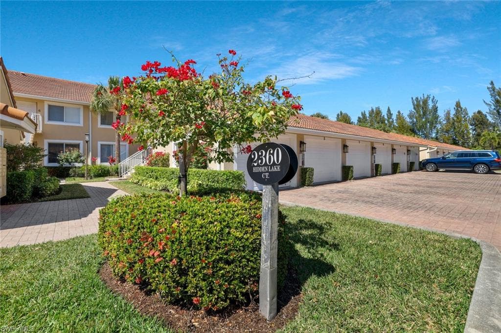 2360 Hidden Lake CT 8410 NAPLES, FL 34112