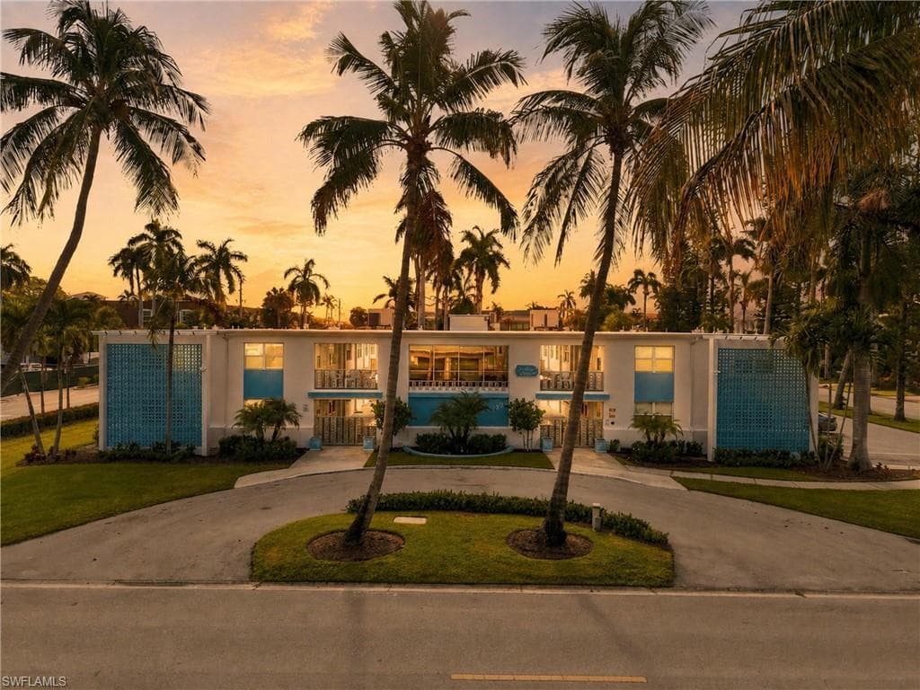 1295 Gulf Shore BLVD S 134 NAPLES, FL 34102