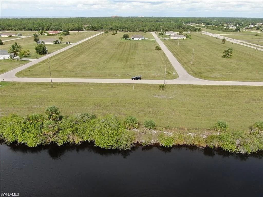 4102 NW 39th LN CAPE CORAL, FL 33993
