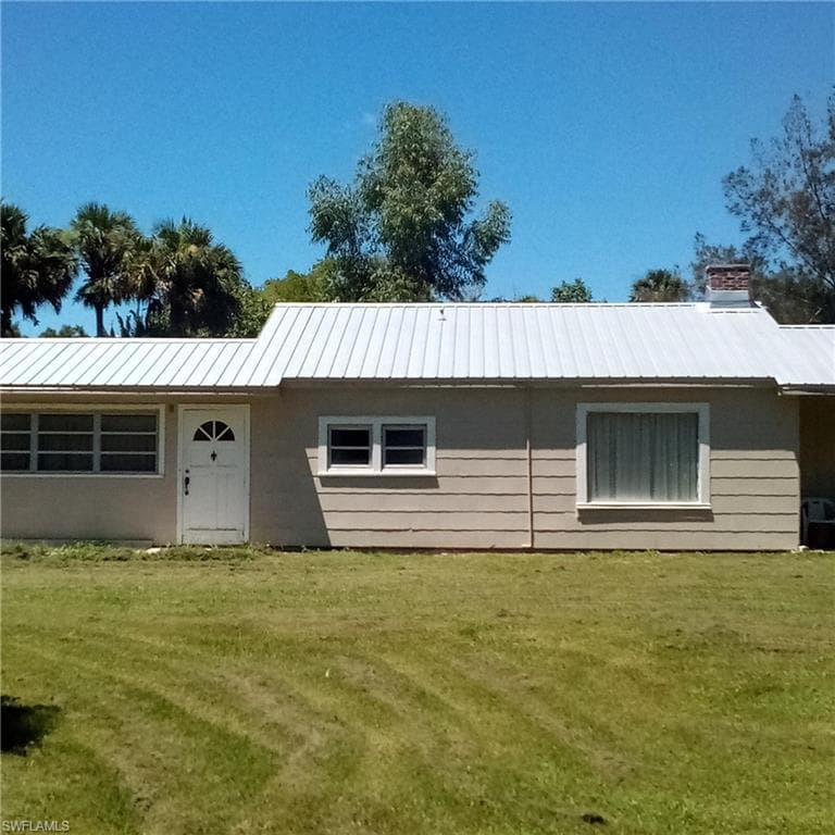 371 Riverview ST LABELLE, FL 33935