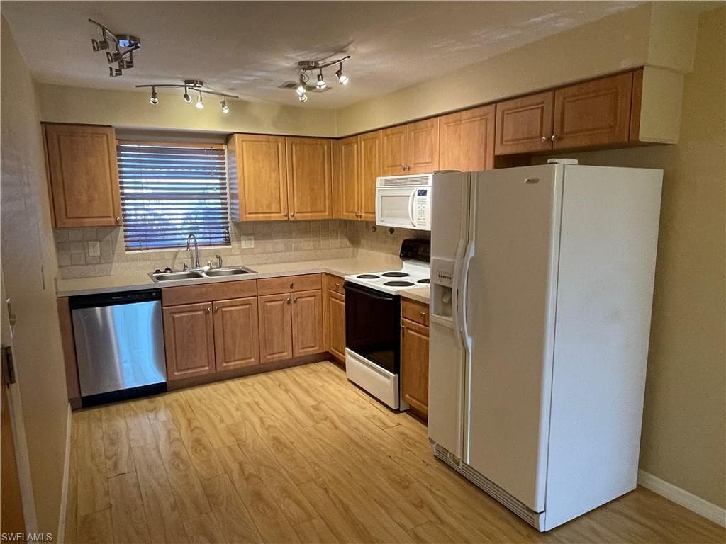 6777 Winkler RD 106 FORT MYERS, FL 33919