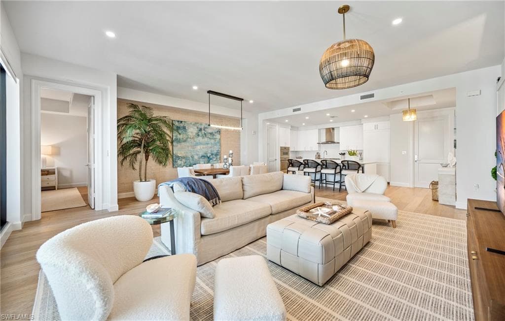 1125 Central AVE 562 NAPLES, FL 34102