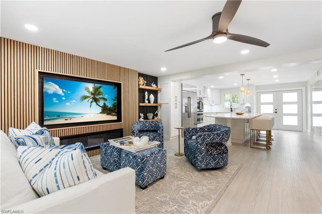 990 8th ST S 1B NAPLES, FL 34102