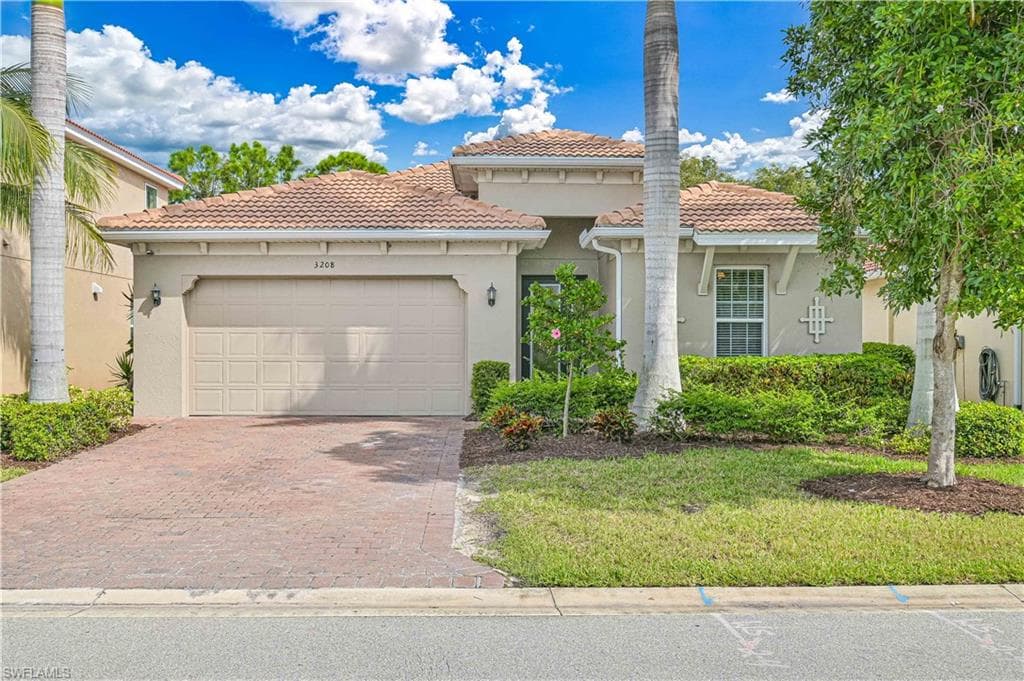 3208 Royal Gardens AVE FORT MYERS, FL 33916