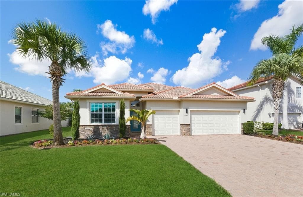 8047 Princeton DR NAPLES, FL 34104