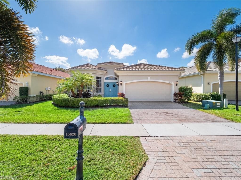 15620 Laguna Hills DR FORT MYERS, FL 33908
