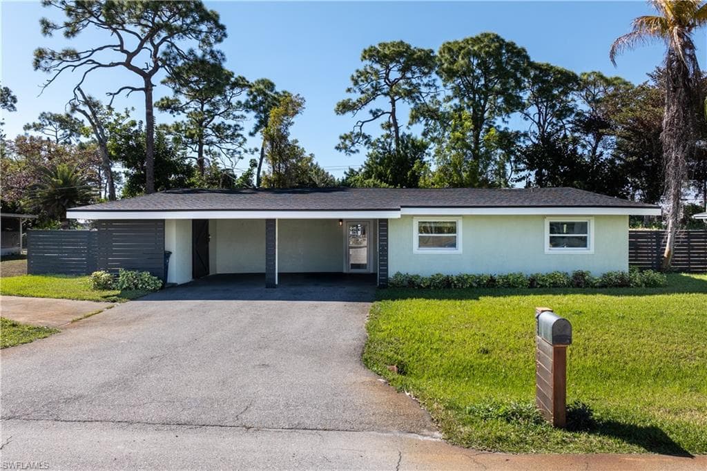 8635 Exeter ST FORT MYERS, FL 33907