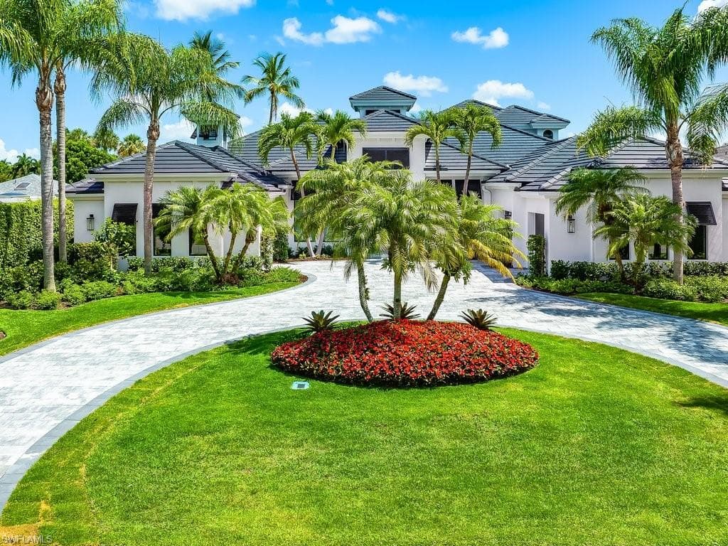 695 Wedge DR NAPLES, FL 34103