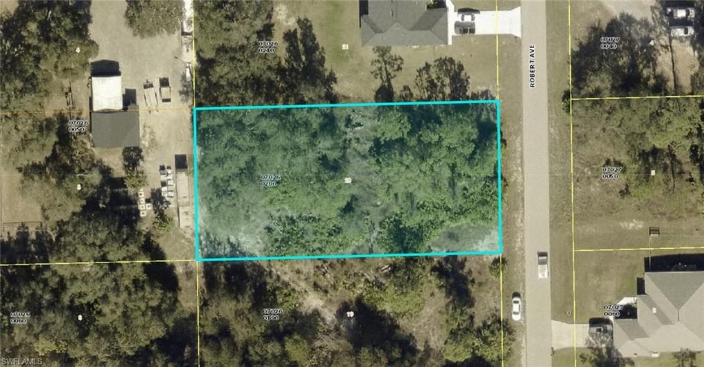 2215 Robert AVE ALVA, FL 33920