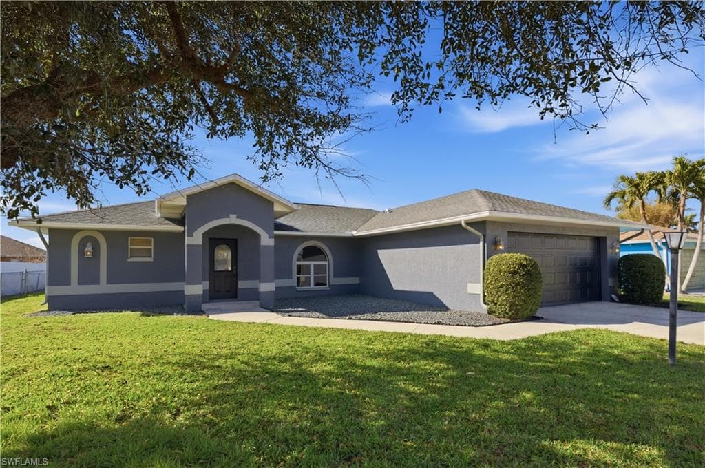 910 Gleason PKWY CAPE CORAL, FL 33914