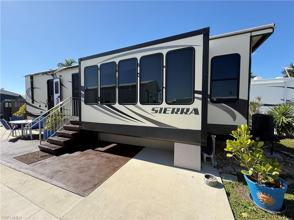 11761 Cardiff DR FORT MYERS, FL 33908