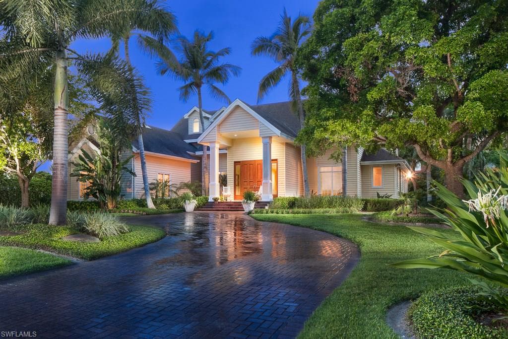 2750 Treasure LN NAPLES, FL 34102