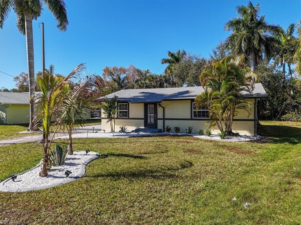 137 Dow LN NORTH FORT MYERS, FL 33917