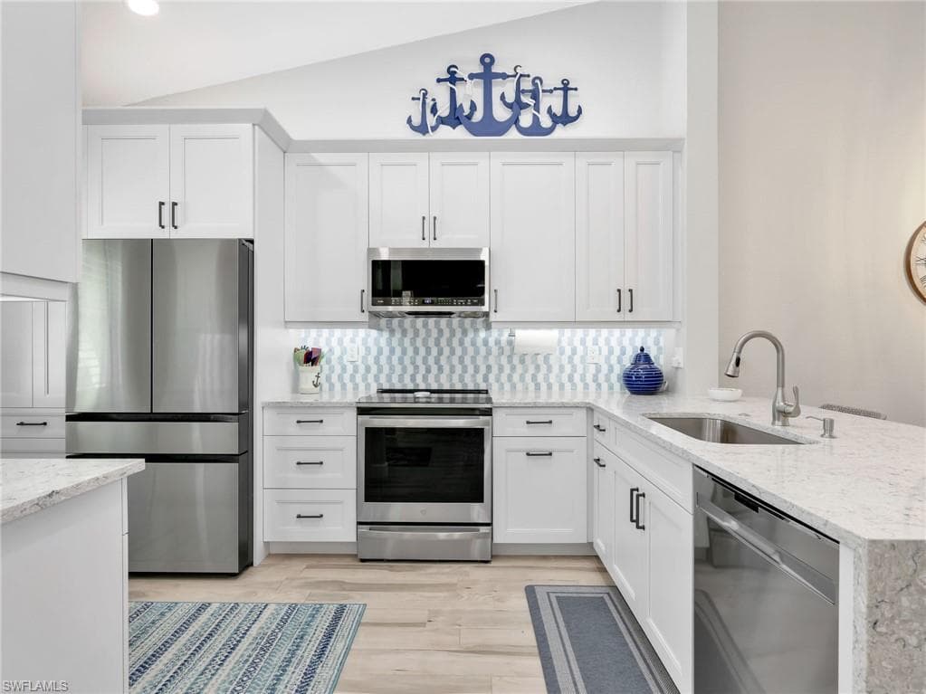 6890 Huntington Lakes CIR 204 NAPLES, FL 34119