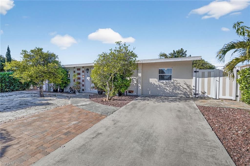 2201 Coronet ST FORT MYERS, FL 33907