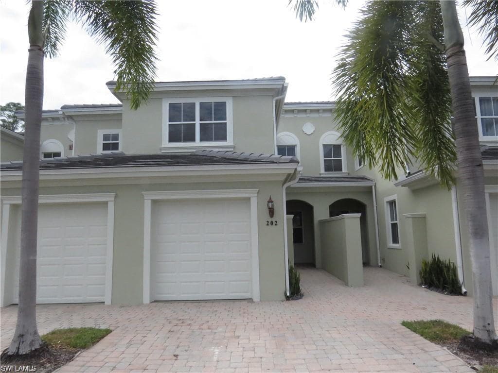 1305 Mariposa CIR 202 NAPLES, FL 34105