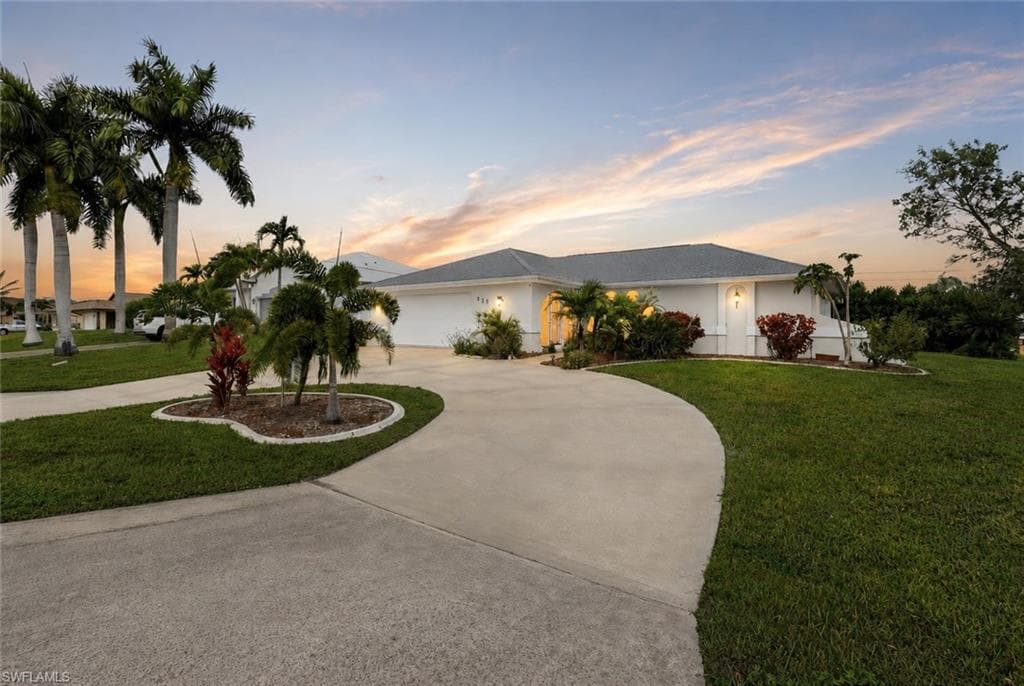 219 16th TER CAPE CORAL, FL 33990