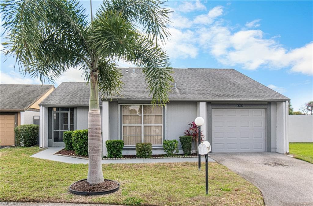 9777 Oakcrest CT LEHIGH ACRES, FL 33936