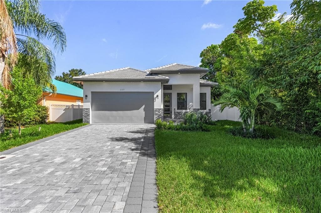 536 97th AVE N NAPLES, FL 34108