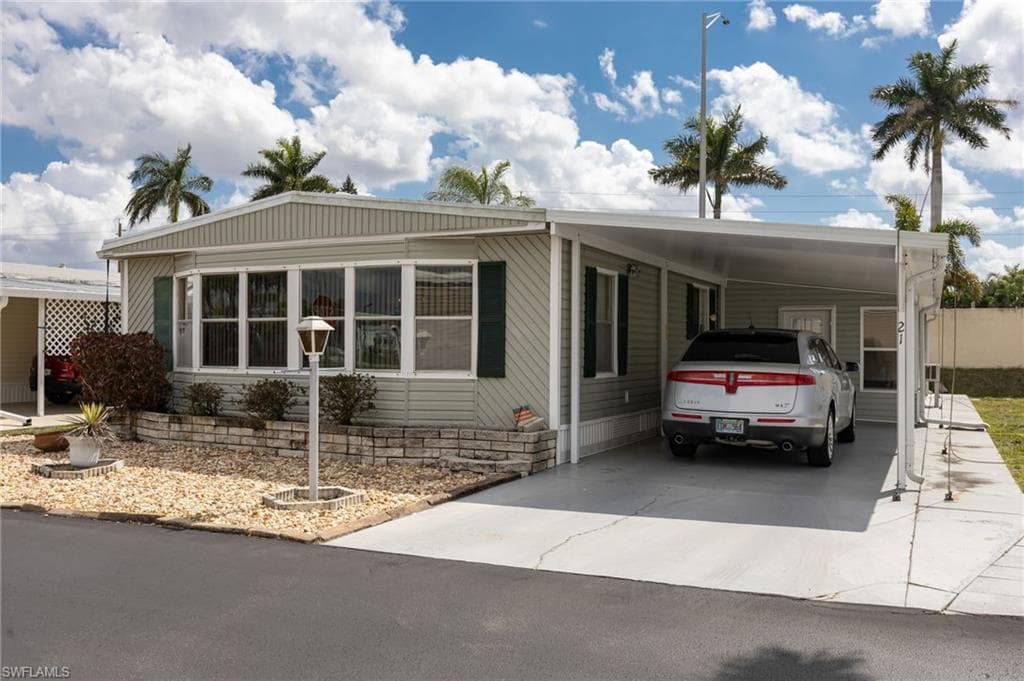 21 San Lu Rue AVE 21 NAPLES, FL 34104