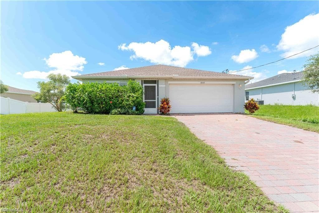 8052 Sunrise CIR LABELLE, FL 33935