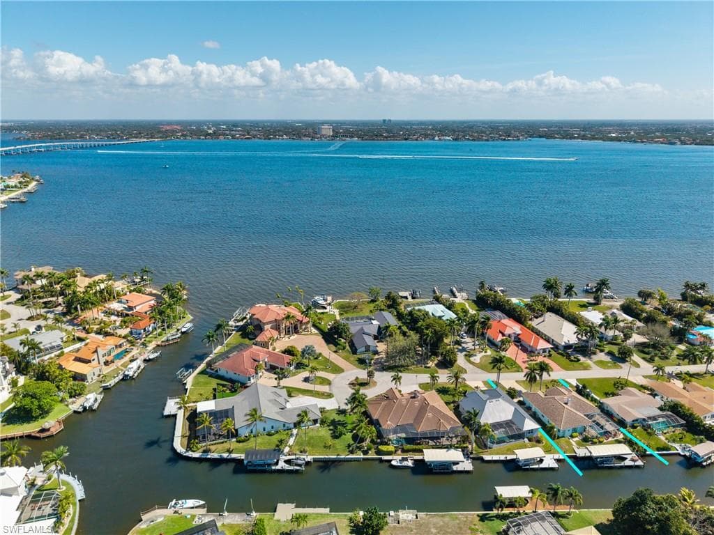 5222 Nautilus DR CAPE CORAL, FL 33904