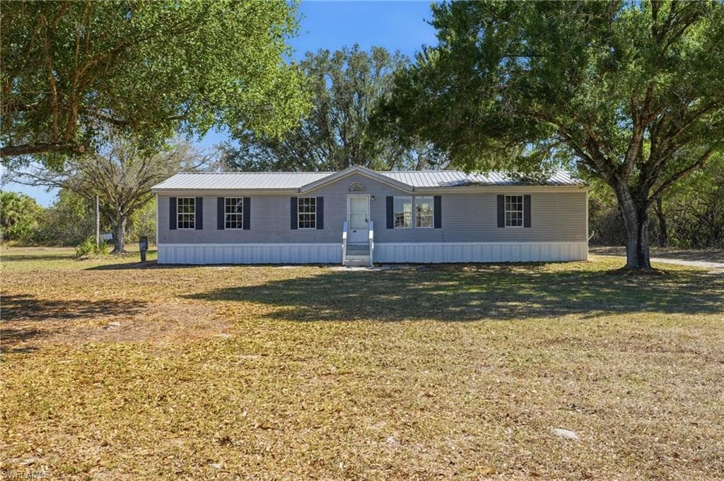 1446 Seminole AVE LABELLE, FL 33935