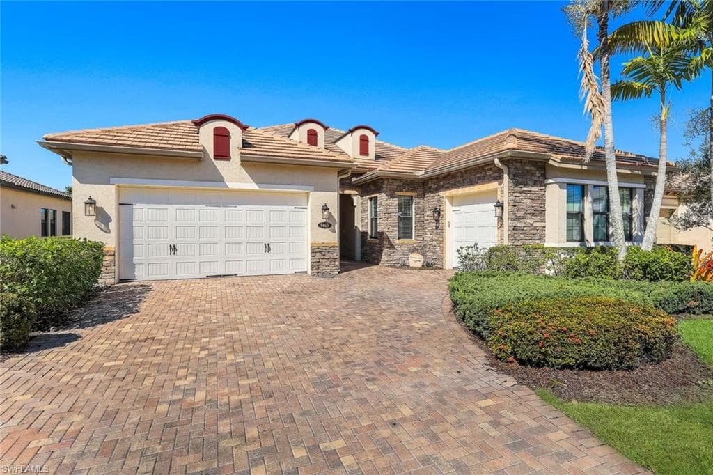 9469 Greenleigh CT NAPLES, FL 34120