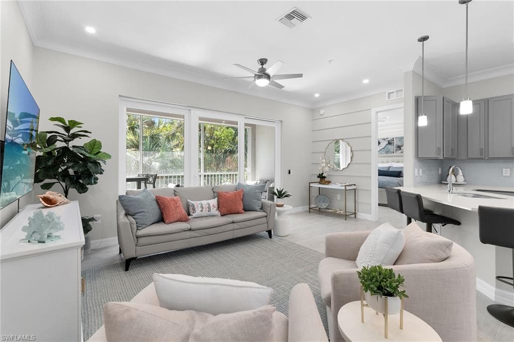 238 Indies DR E 202 NAPLES, FL 34114