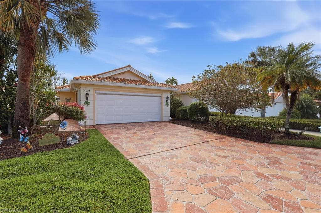 4198 Los Altos CT NAPLES, FL 34109