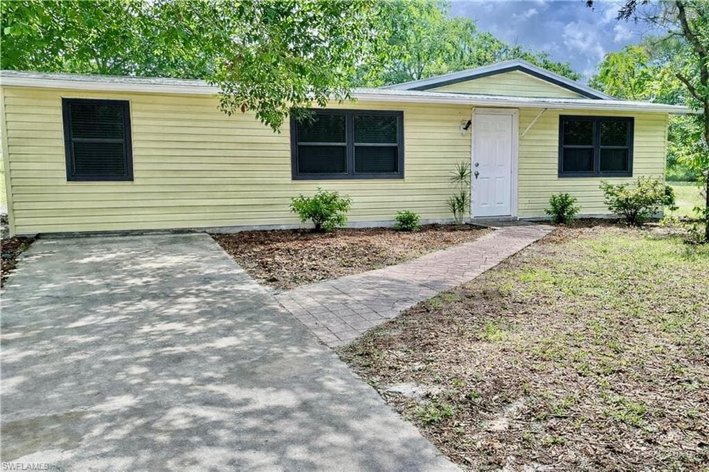 851 Lincoln AVE LABELLE, FL 33935