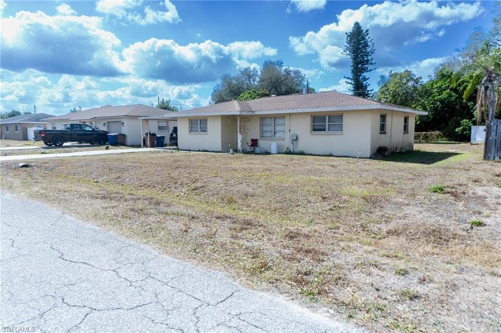 2201 Lotus RD FORT MYERS, FL 33905