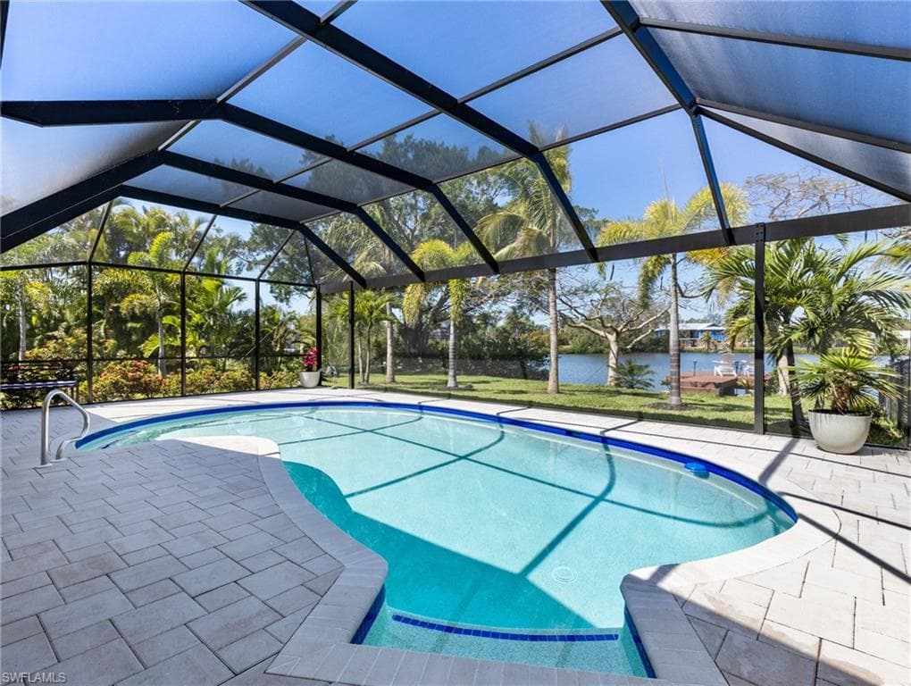 7337 Lake DR FORT MYERS, FL 33908