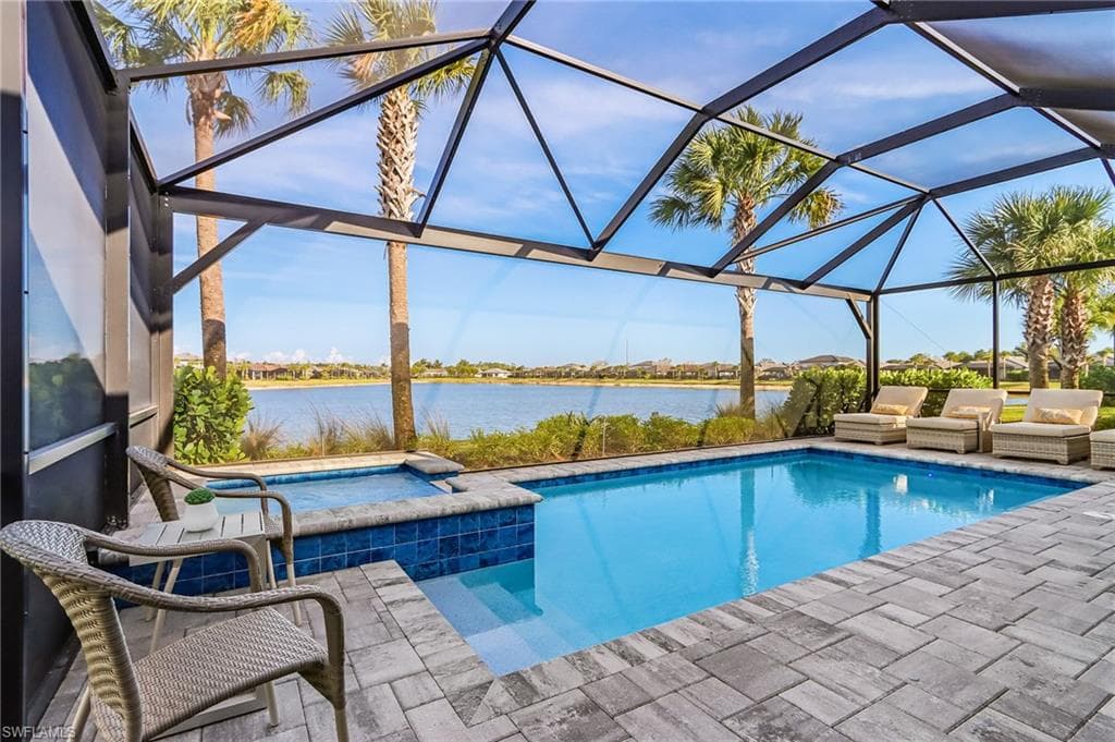 2073 Yellowfin CIR NAPLES, FL 34114