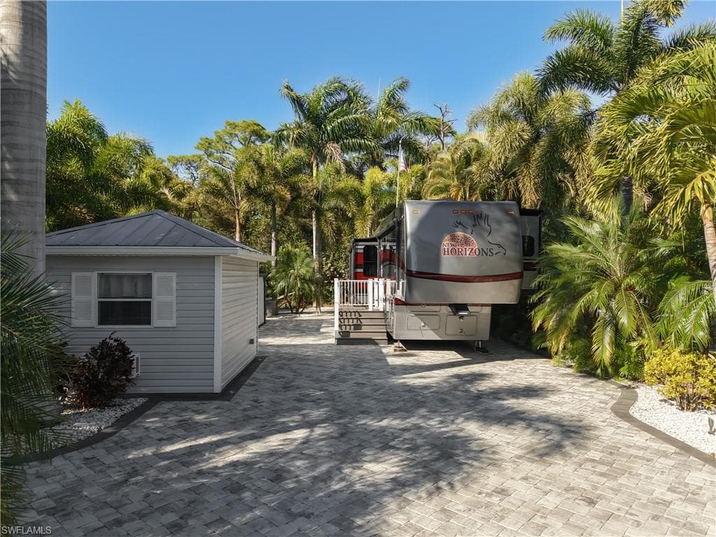 10067 Ramblewood CT FORT MYERS, FL 33905