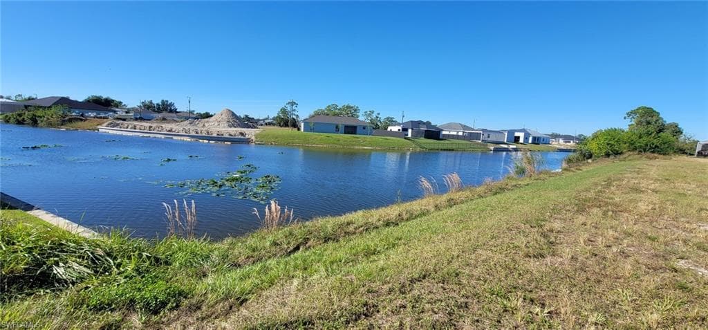542 NE 5th PL CAPE CORAL, FL 33909