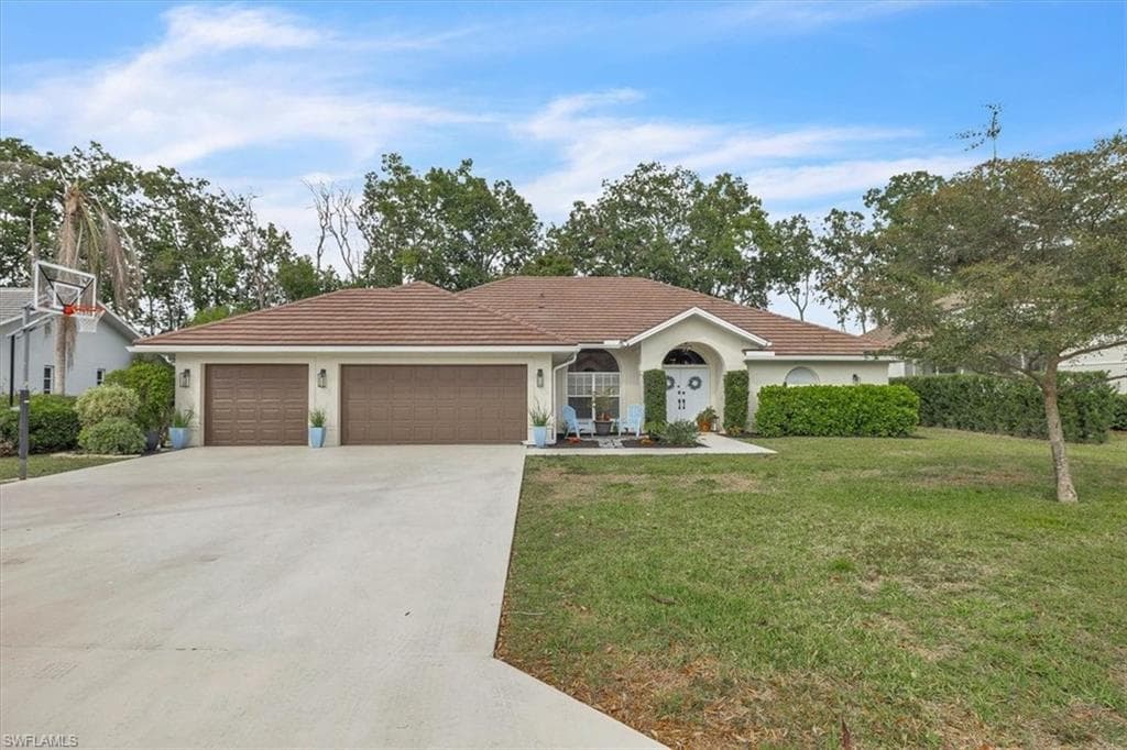 488 Henley DR NAPLES, FL 34104