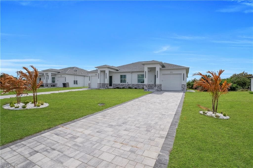 318-320 Poplar ST LEHIGH ACRES, FL 33974