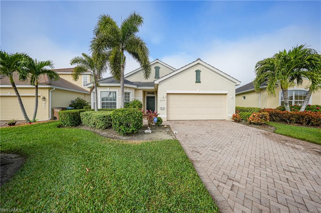 2454 Blackburn CIR CAPE CORAL, FL 33991