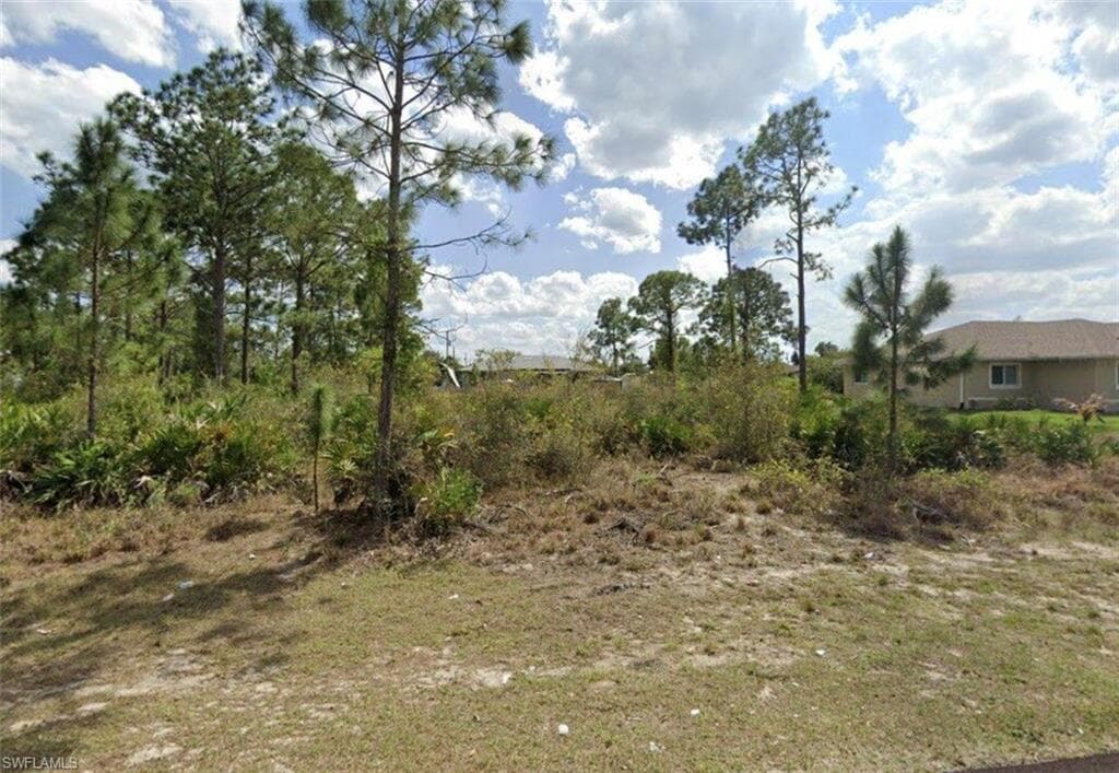 2915 9th ST W LEHIGH ACRES, FL 33971