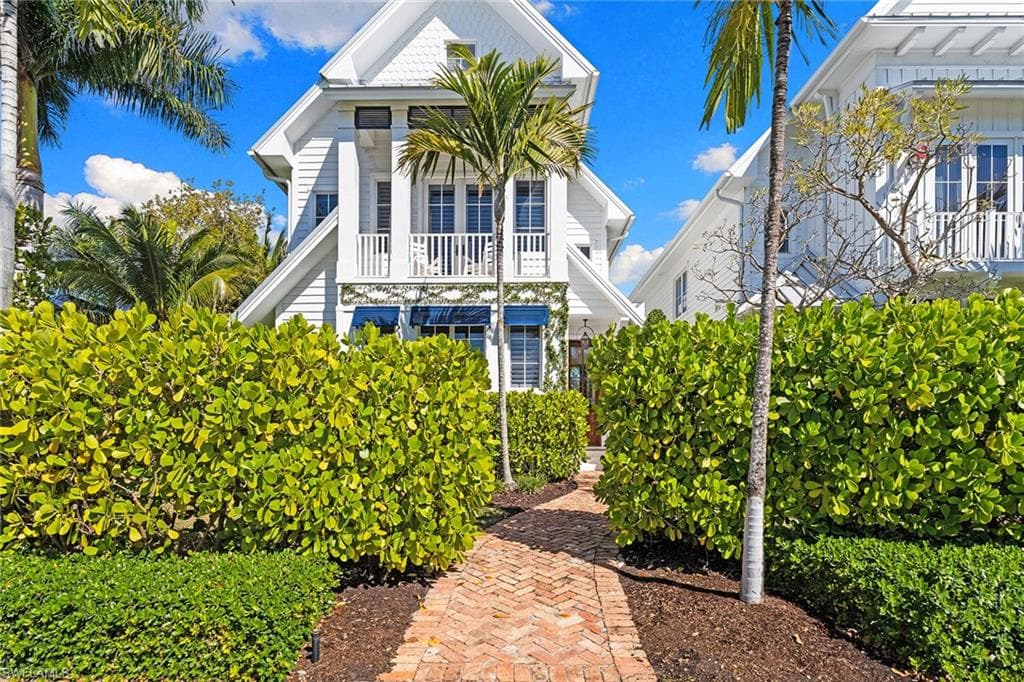 901 10th AVE S NAPLES, FL 34102