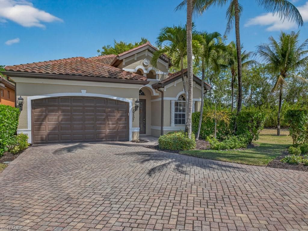 5757 Mango CIR NAPLES, FL 34110