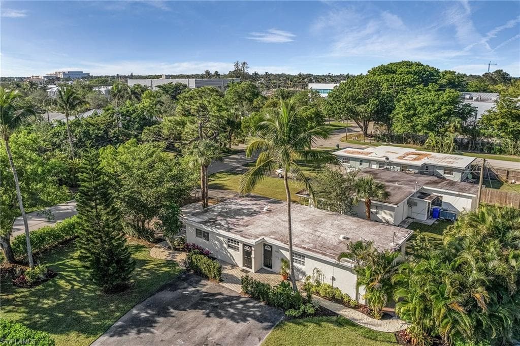 1011 11th ST N NAPLES, FL 34102