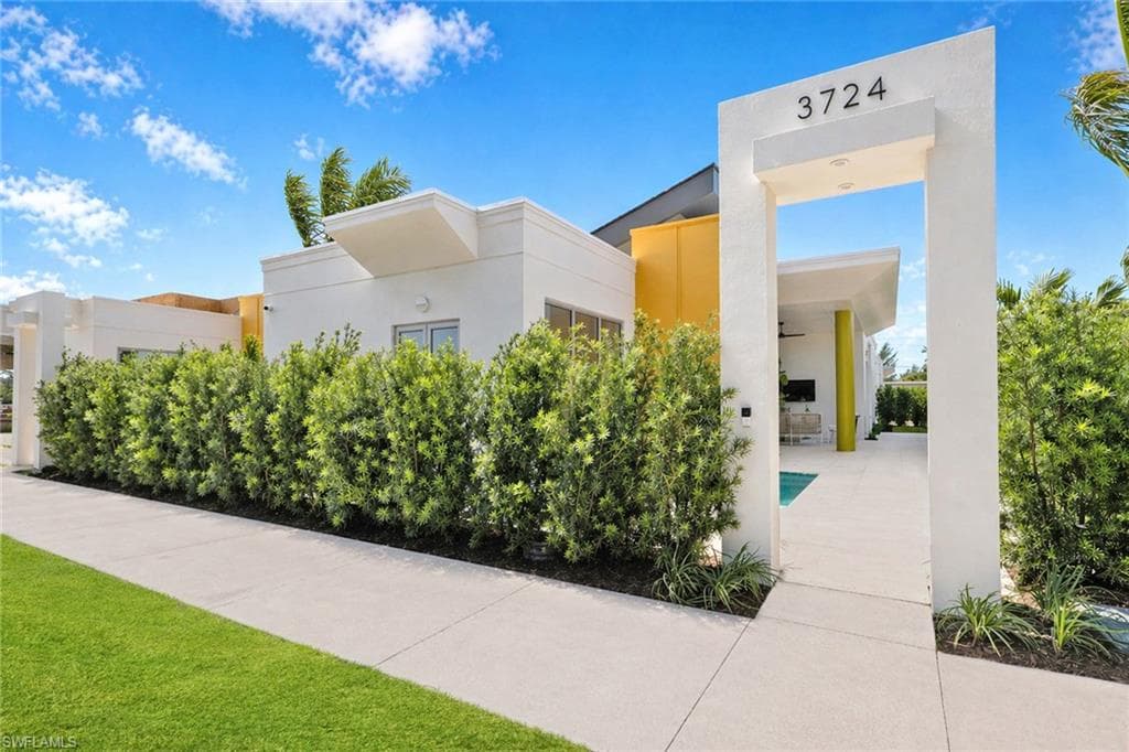 3724 Grove CIR NAPLES, FL 34112