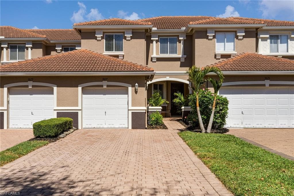 9677 Roundstone CIR FORT MYERS, FL 33967