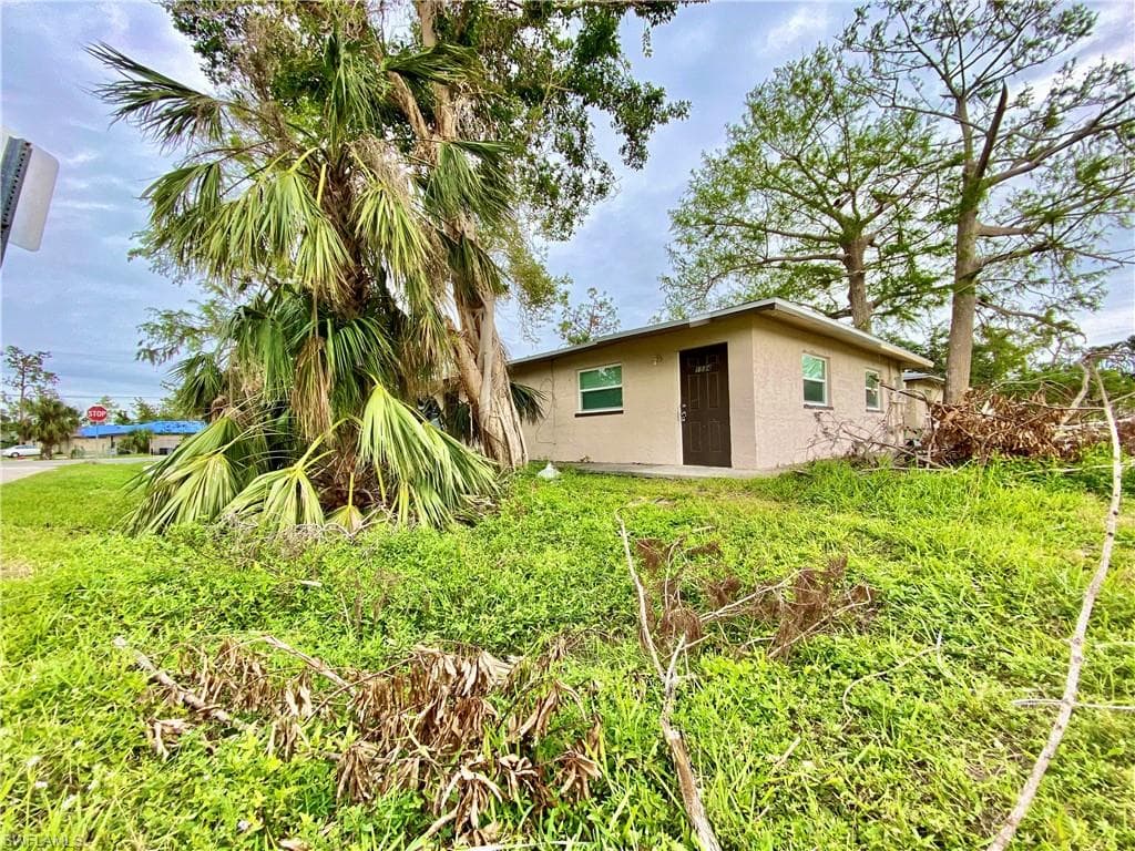 1534 Oak DR FORT MYERS, FL 33907