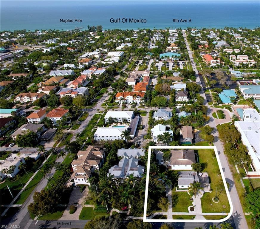 560 9th AVE S NAPLES, FL 34102