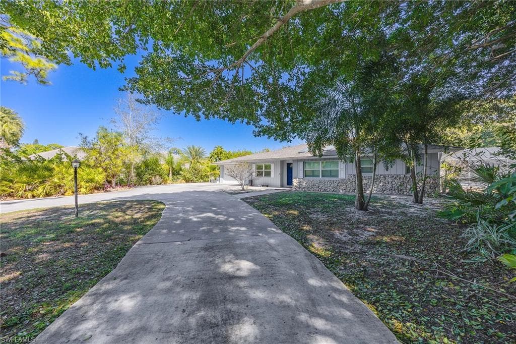 6574 Trail BLVD NAPLES, FL 34108