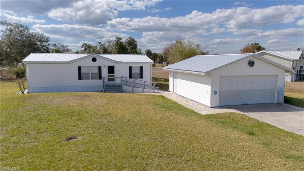 1151 Peaceful LN MOORE HAVEN, FL 33471