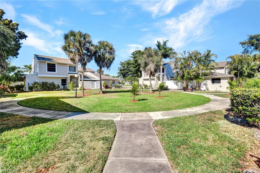 1423 SW Courtyards TER 70 CAPE CORAL, FL 33914
